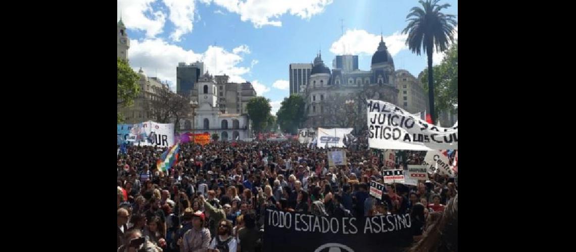 Mientras esperan resultados piden la renuncia de Bullrich
