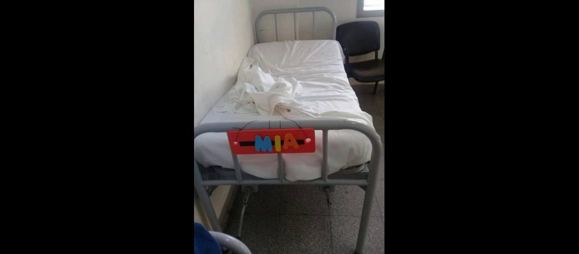 Personalizan las camas del Gandulfo para los pacientes