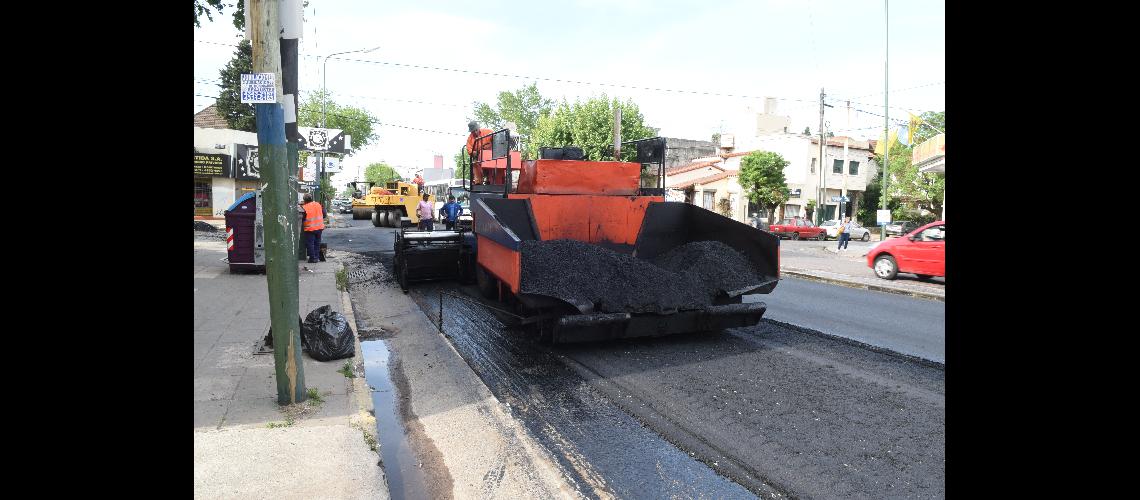 Lomas- avanza la repavimentacioacuten de la avenida Hipoacutelito Yrigoyen