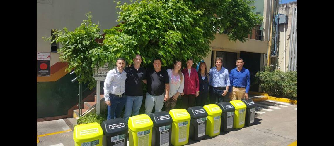 Entregan kits de reciclaje a escuelas instituciones y empresas de Lomas