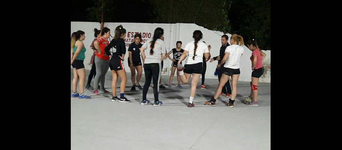El handball femenino del Olimpia suma cada vez maacutes deportistas