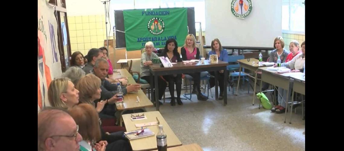 Encuentro entre pacientes con caacutencer y profesionales de la salud