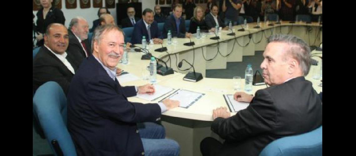 Las provincias avisan que no reasignaraacuten ldquoni un solo pesordquo