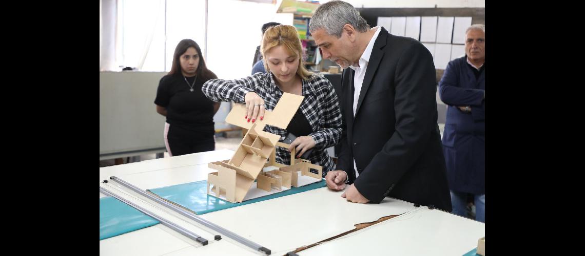 ldquoRatificamos el compromiso con la educacioacuten puacuteblicardquo