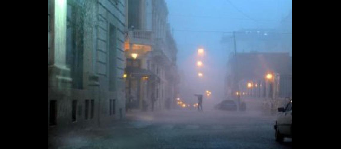 Alerta por tormentas fuertes en Coacuterdoba La Pampa Mendoza San Luis y Santa Fe