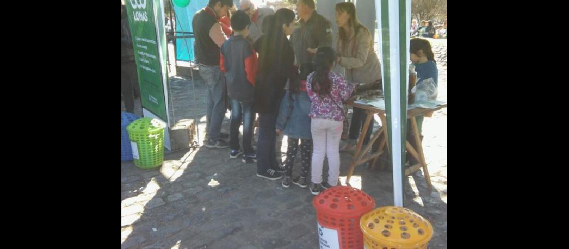 Pondraacuten un punto verde de reciclado en la Plaza Grigera