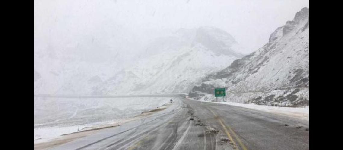 Cierran los dos pasos fronterizos a Chile por nevadas en la Cordillera de los Andes
