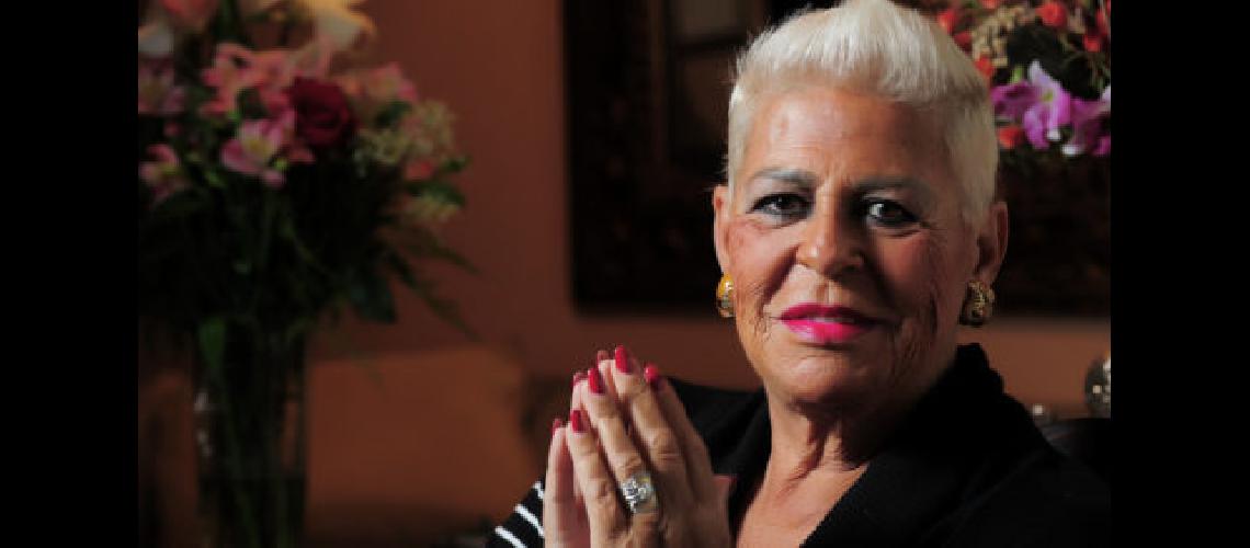 Mariacutea Martha Serra Lima voz de la cancioacuten romaacutentica fallecioacute a los 72 antildeos en Miami