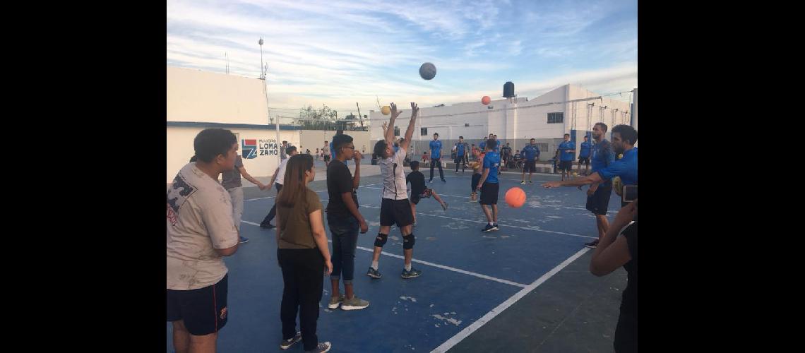 El polideportivo de La Noria ya recibe a miles de lomenses