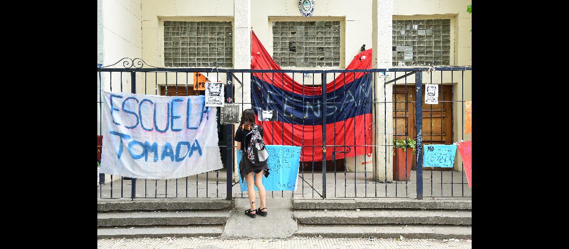 Estudiantes toman el ENAM contra el Operativo Aprender