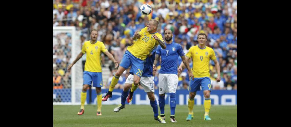 Italia tetracampeoacuten mundial se juega una parada difiacutecil ante Suecia