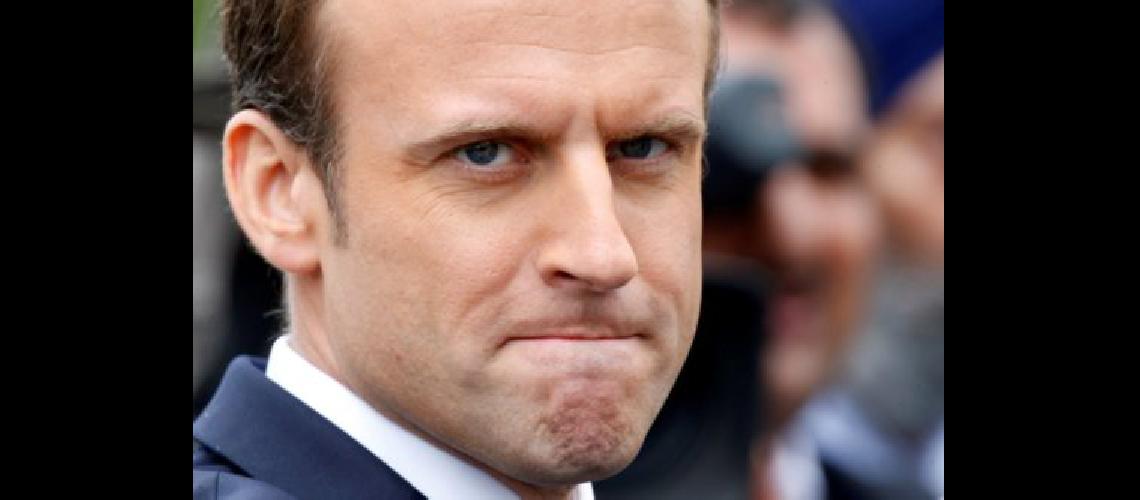 Macron homenajeoacute a las viacutectimas de los atentados del 13 de noviembre de 2015