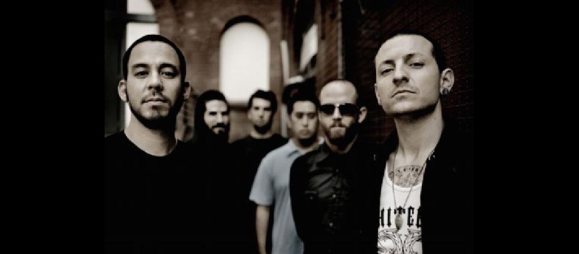 Linkin Park publica un disco en vivo con los uacuteltimos concierto del fallecido cantante Chester Bennington