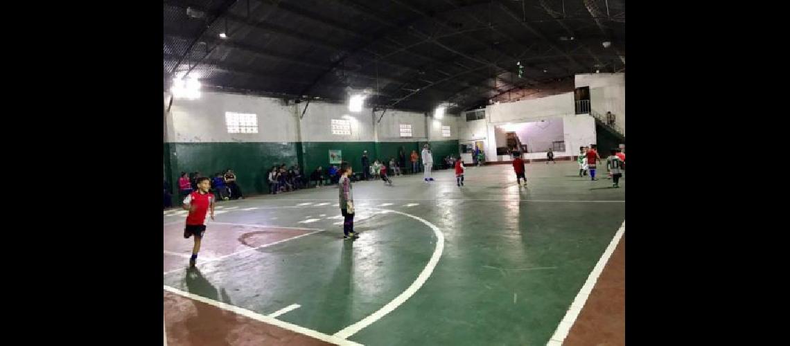 Apoyan a los clubes de barrio con la instalacioacuten de maacutes luces LED