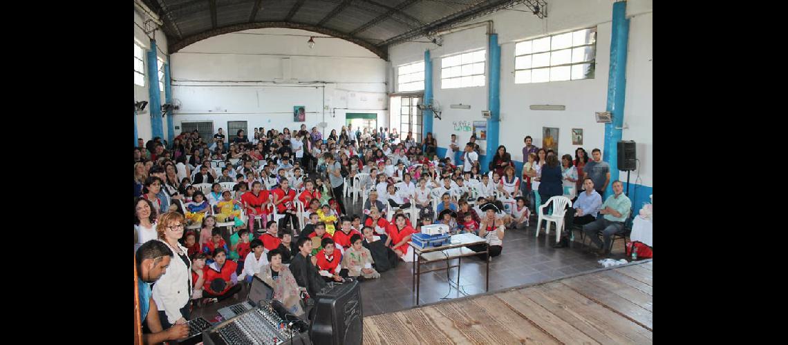 El Municipio de Lomas arregla y renueva escuelas en los barrios