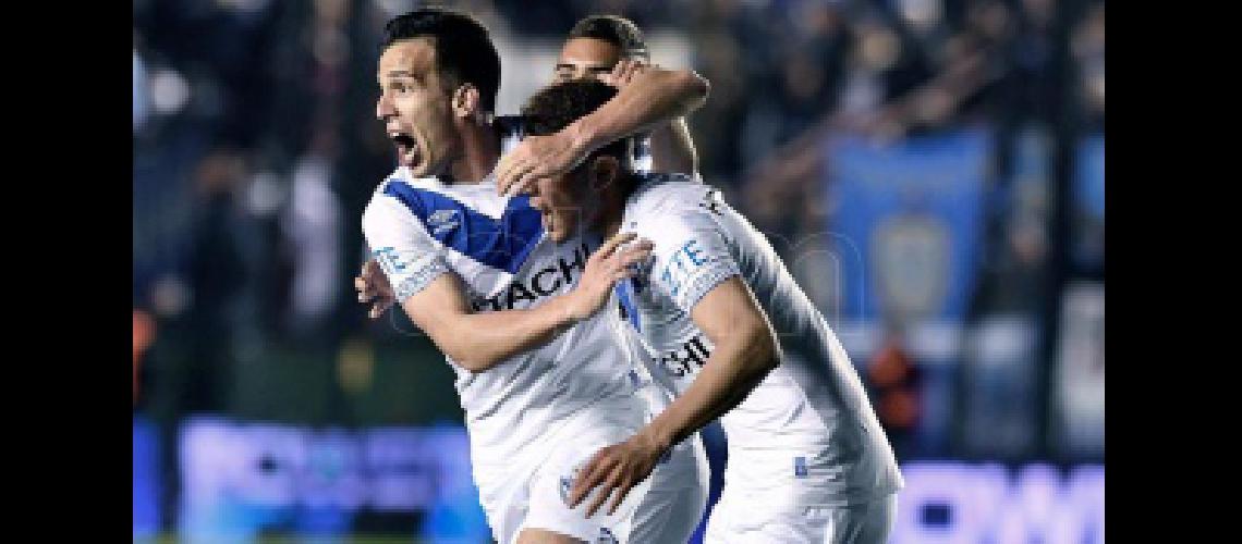 Veacutelez agobiado por el promedio recibe al irregular Godoy Cruz