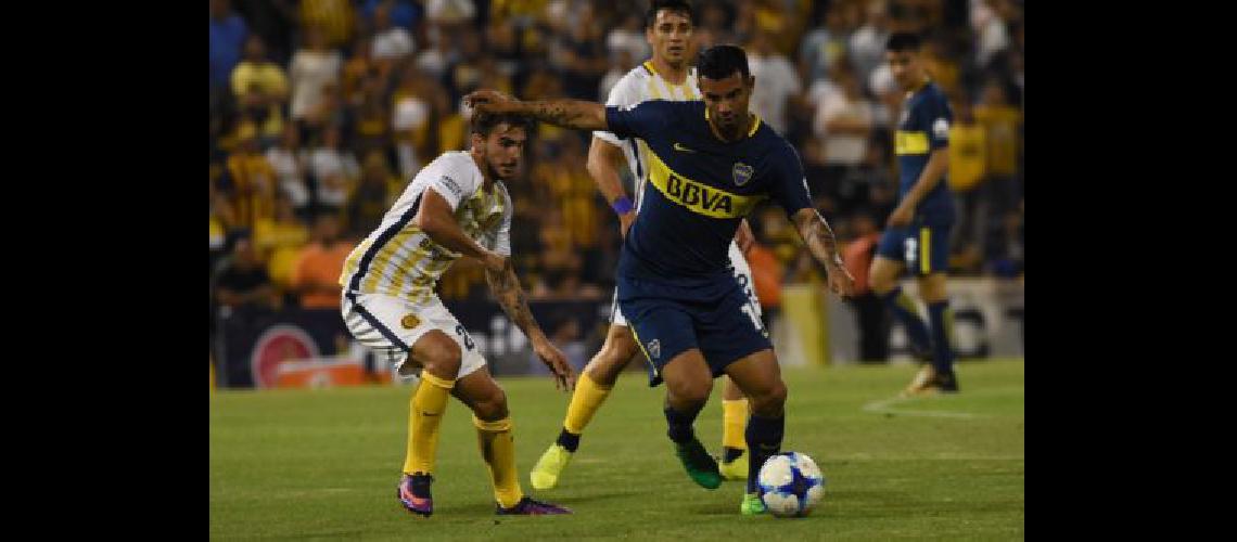 Boca sumoacute una nueva derrota se mantuvo liacuteder pero maacutes asediado