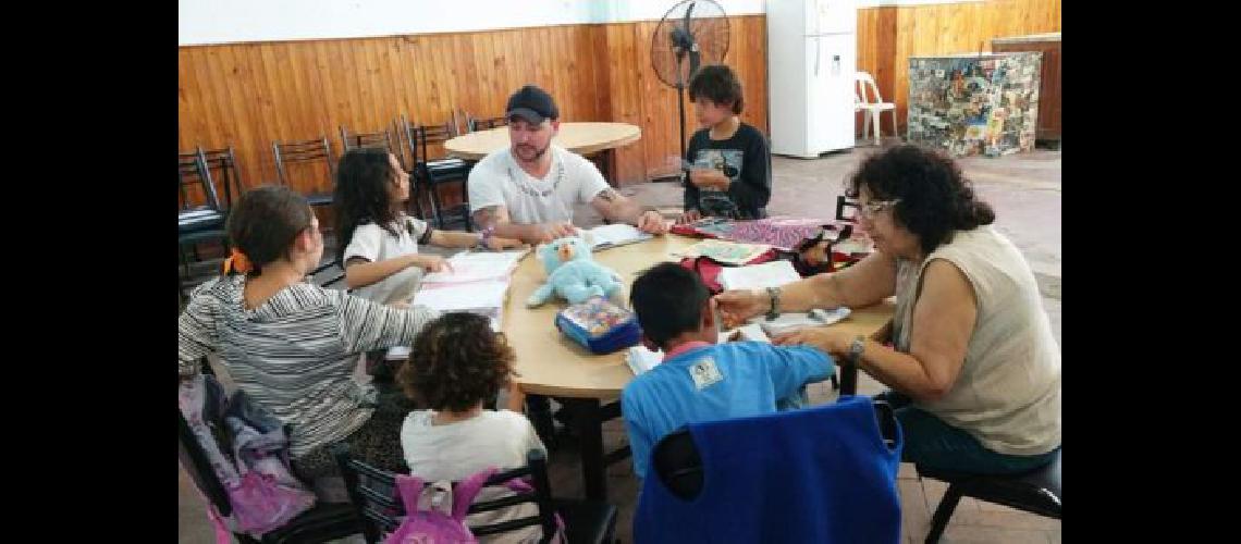 Pentildea solidaria en el barrio La Perla