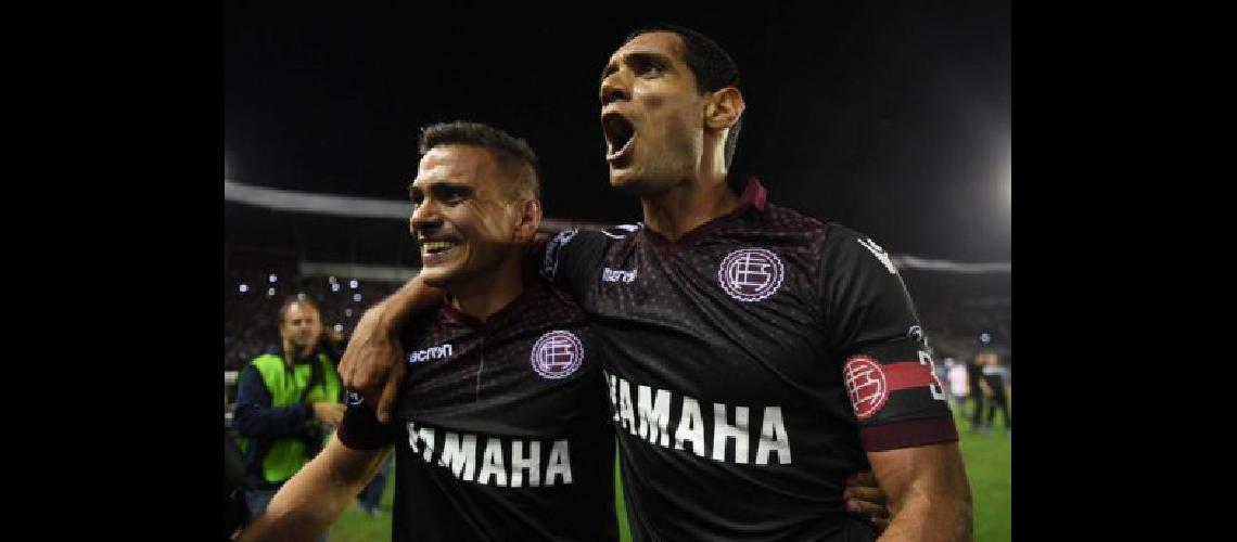 Lanuacutes confiacutea en su fortaleza para revertir la serie y levantar por primera vez la Libertadores