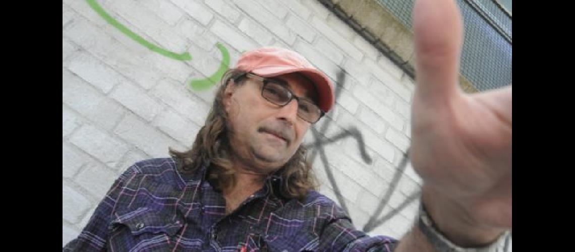 El uruguayo Mandrake Wolf vuelve a mostrar su disco Primitivo en Buenos Aires
