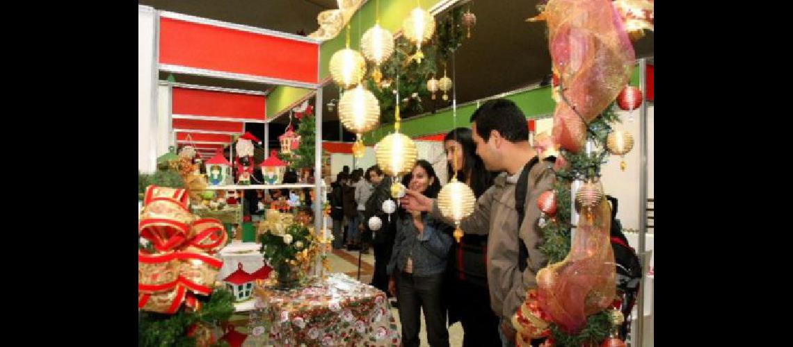 El Rotary de Lomas Este hace una feria navidentildea a beneficio