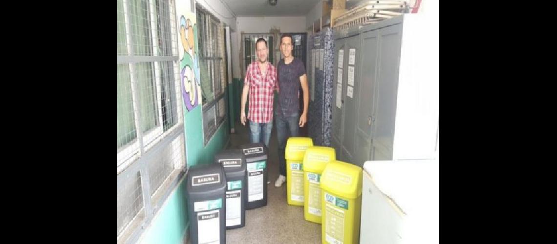 Entregaron kits de reciclado en escuelas