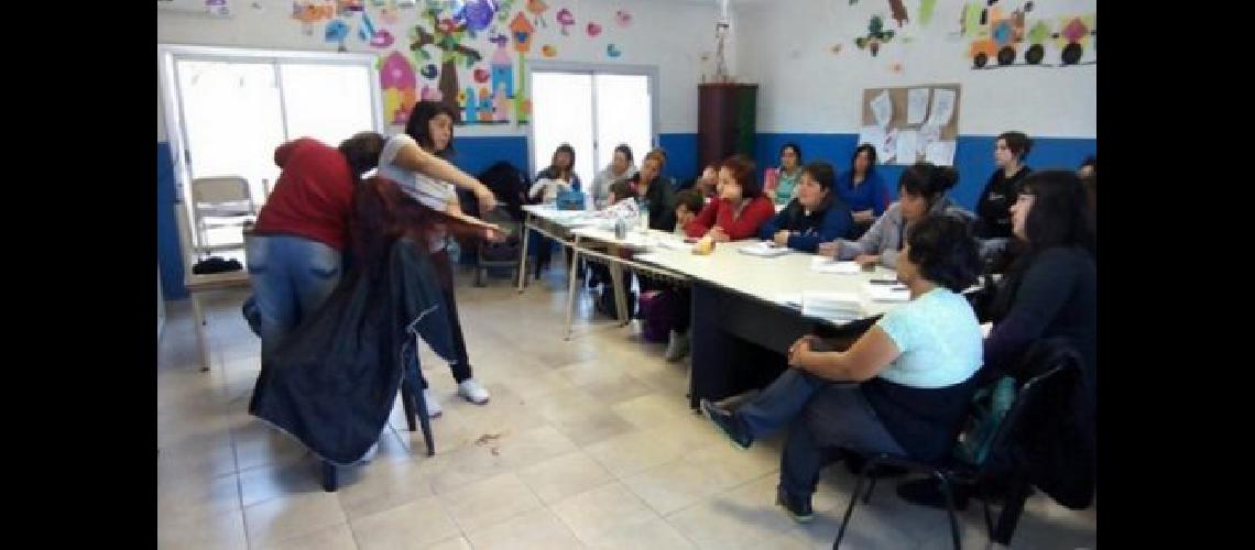 El Hogar Faacutetima Cataacuten continuacutea con sus talleres para la insercioacuten laboral