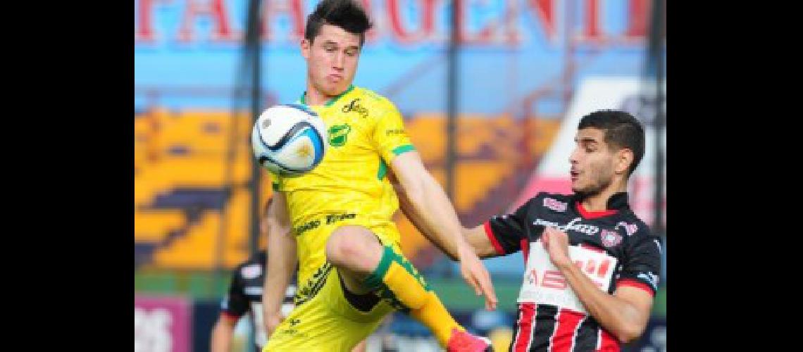 Defensa busca estirar su racha ganadora ante Godoy Cruz que suentildea con la Libertadores