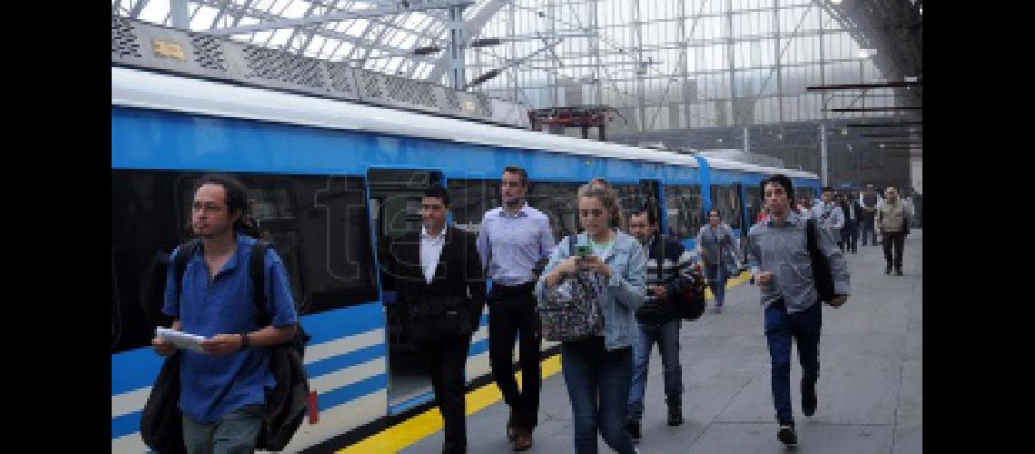 El Roca transportoacute en noviembre la mayor cantidad de pasajeros en 17 antildeos