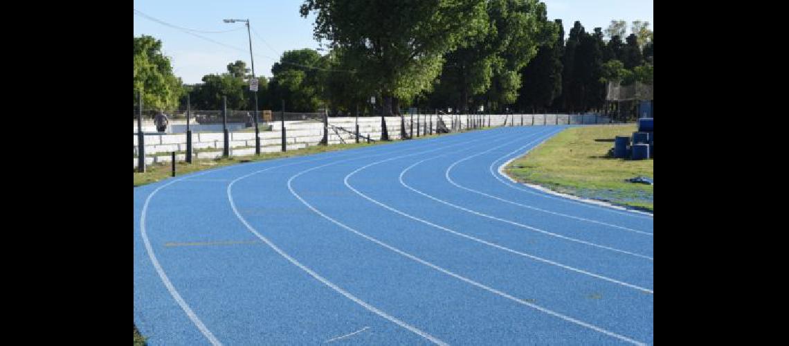 Parque de Lomas- pintaron la nueva pista de atletismo