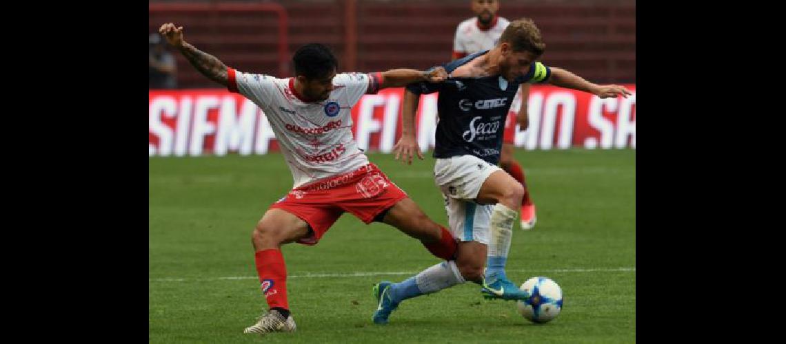 De la mano de Esmerado Temperley sigue sumando