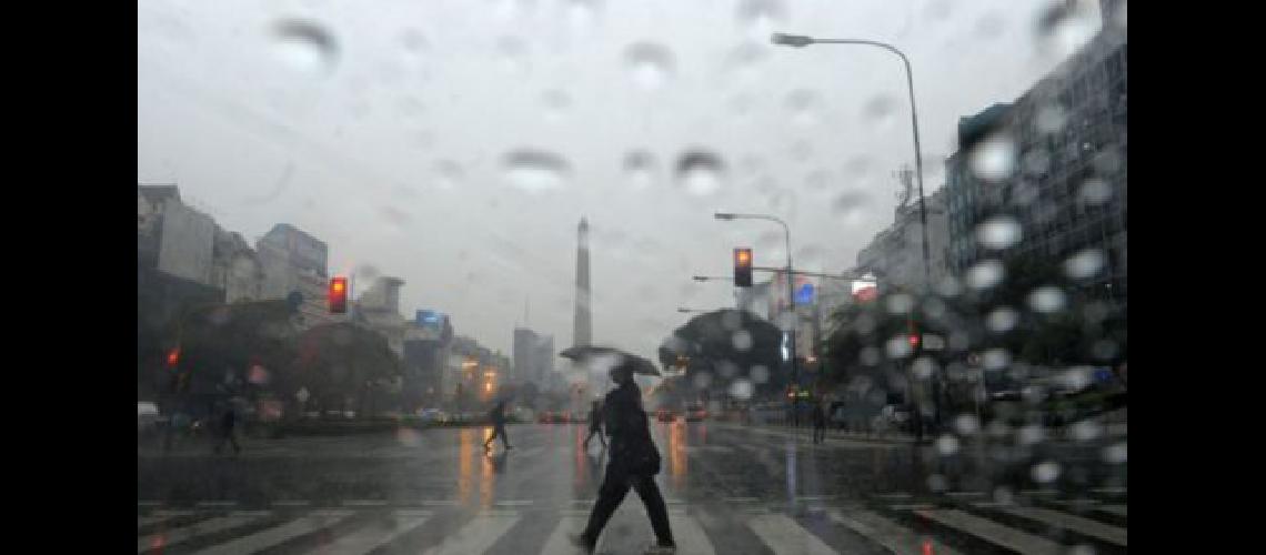 Jornada con lluvias aisladas por la mantildeana vientos del sudeste y maacutexima de 23 grados