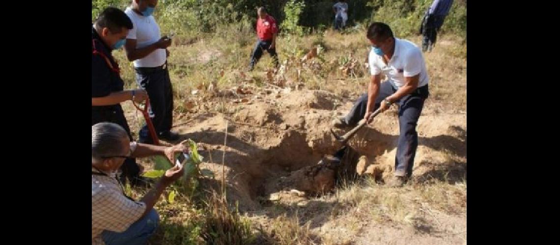 Intentaraacuten identificar 3000 restos oacuteseos de un cementerio clandestino en Meacutexico