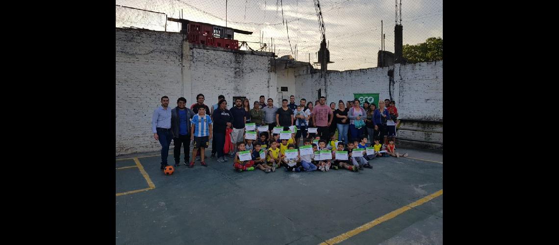EcoLomas- realizan talleres de reciclado en los clubes de barrio