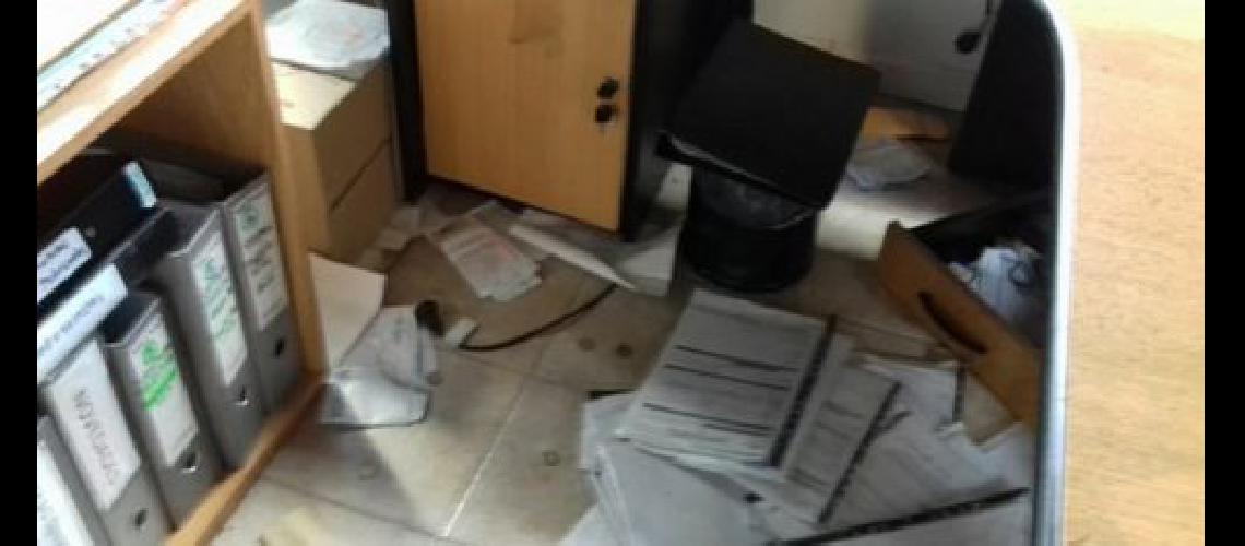 Roban y prenden fuego una escuela especial en Adrogueacute