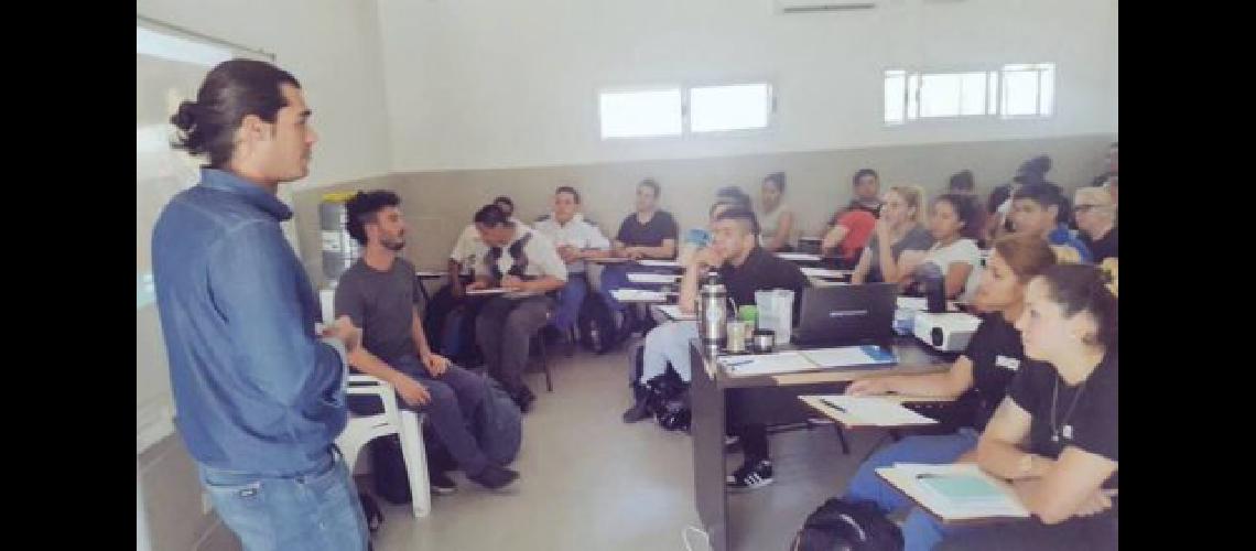 Lanuacutes avanza con su plan de control de armas de fuego