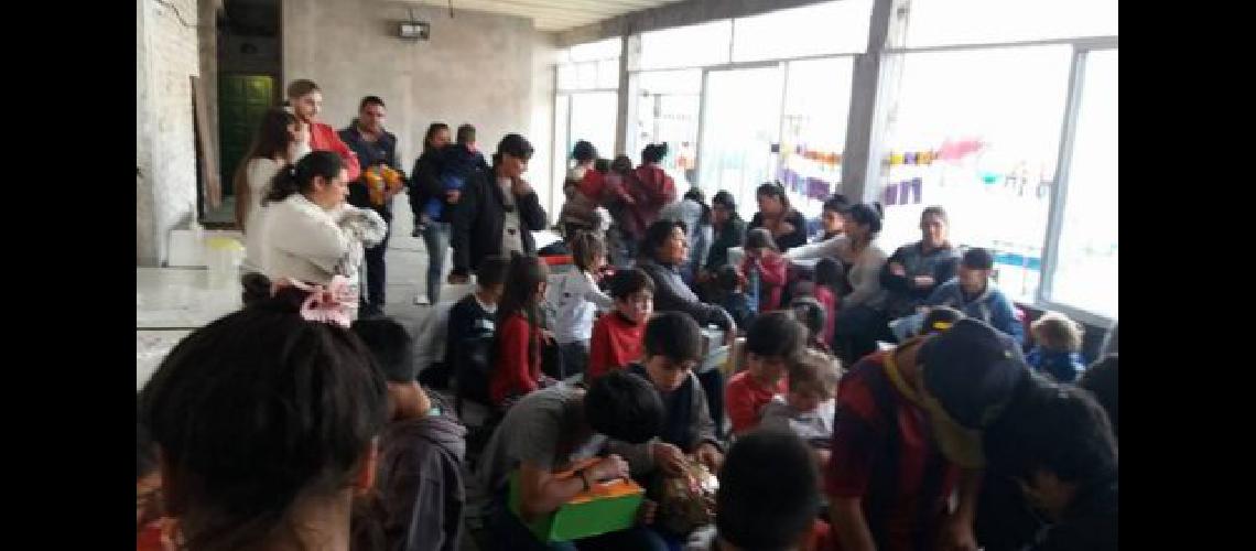 Colectan juguetes que regalaraacuten en la Navidad