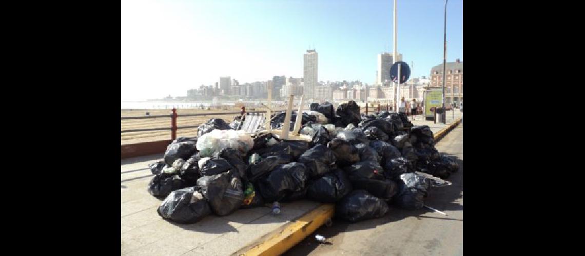 Mar del Plata amanecioacute con los residuos en la calle por problemas de seguridad con recolectores