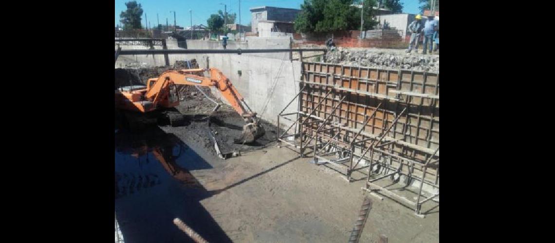 Arroyo del Rey- concluye la obra de un nuevo puente vehicular
