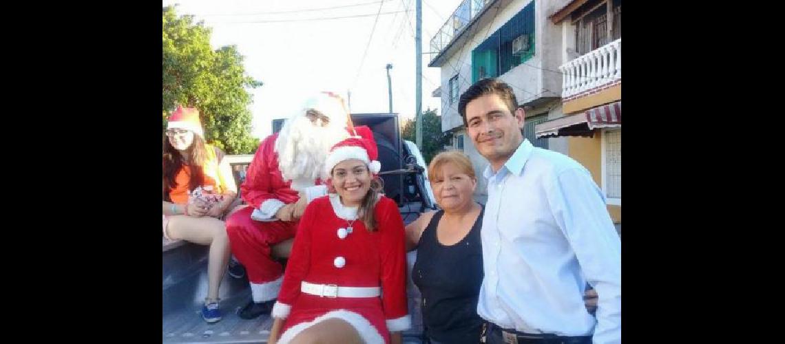 Papaacute Noel visita hoy Banfield y Albertina