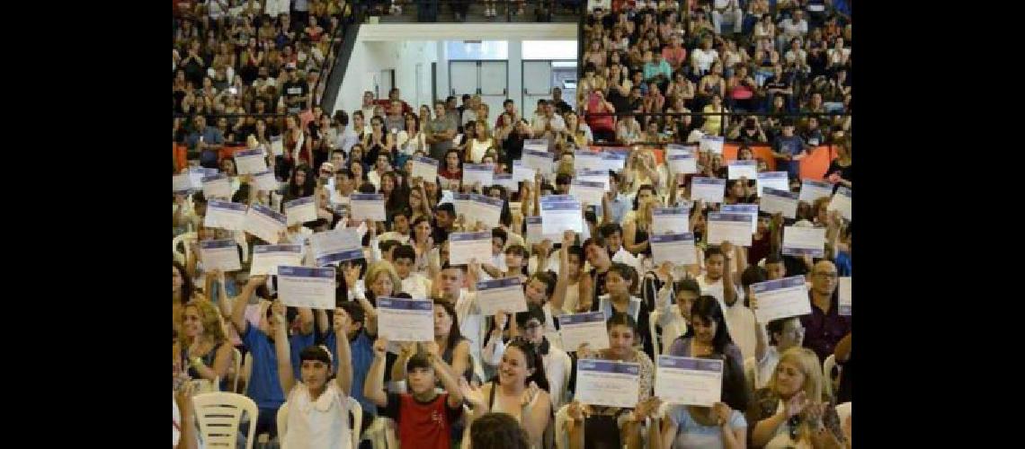 Con becas el Municipio incentiva a los alumnos a seguir sus estudios