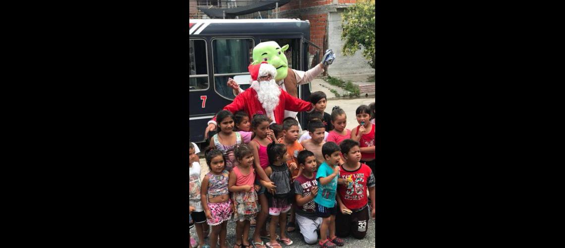 Papaacute Noel el chofer de lujo de la liacutenea 543 de Lomas