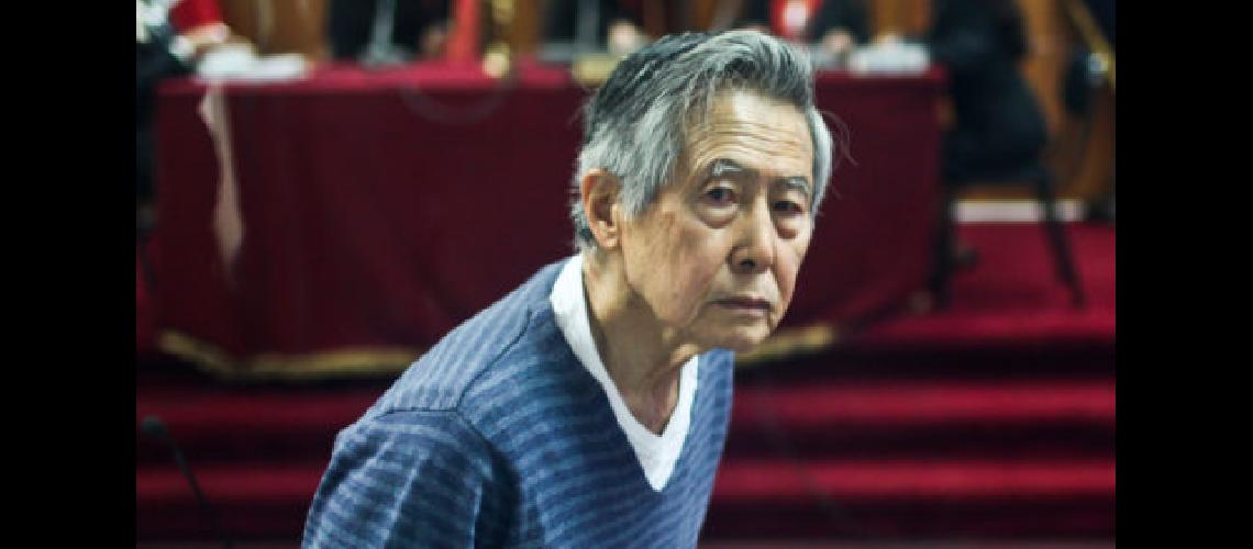Kuczynski defiende su indulto a Fujimori y pide pasar de paacutegina