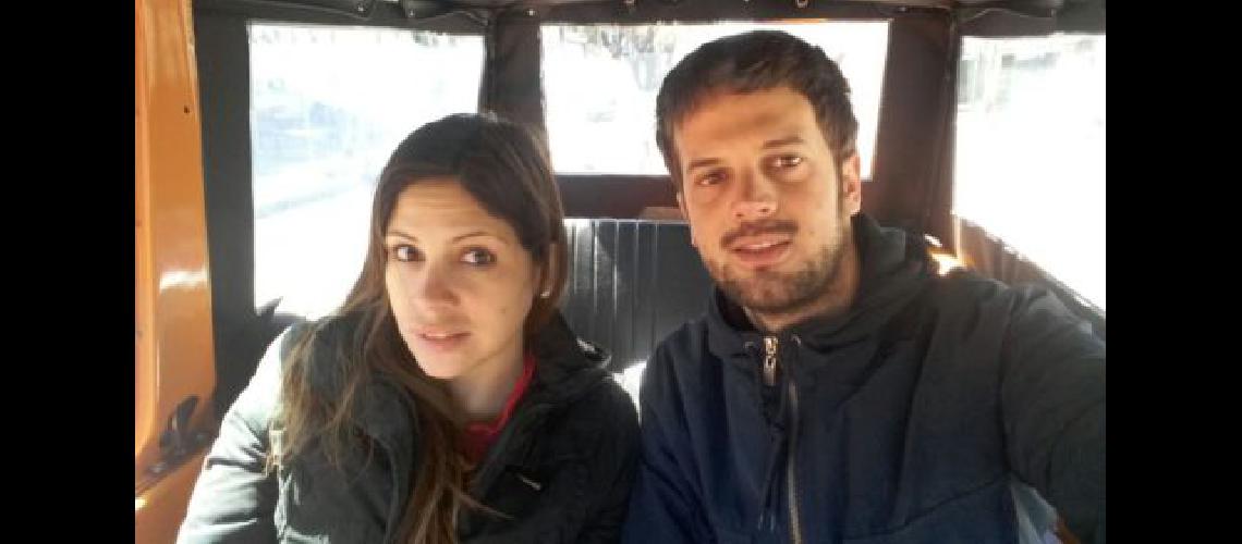 Dos joacutevenes del Club de Citroneros salen de travesiacutea