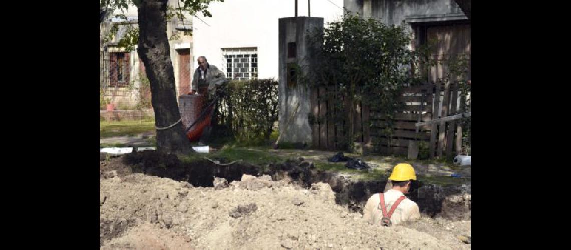 Avanzan las obras de cloacas en Lomas para extender el servicio