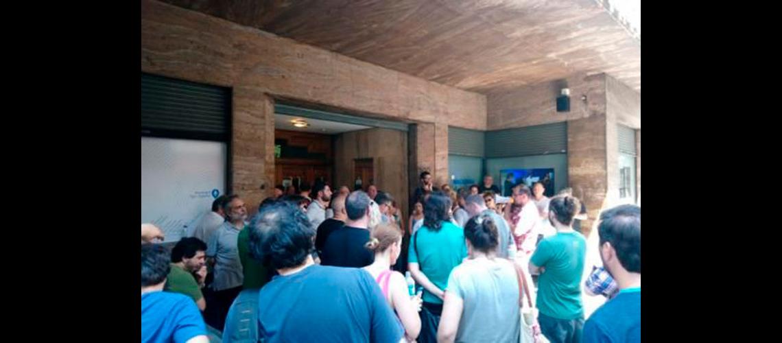 Sigue la ola de despidos en el Estado