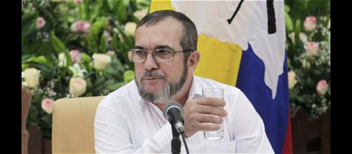 Las FARC felicitan a militares y policiacuteas colombianos por proteger a ex guerrilleros