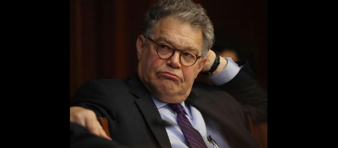 Senador de Estados Unidos renuncioacute tras denuncias de acoso