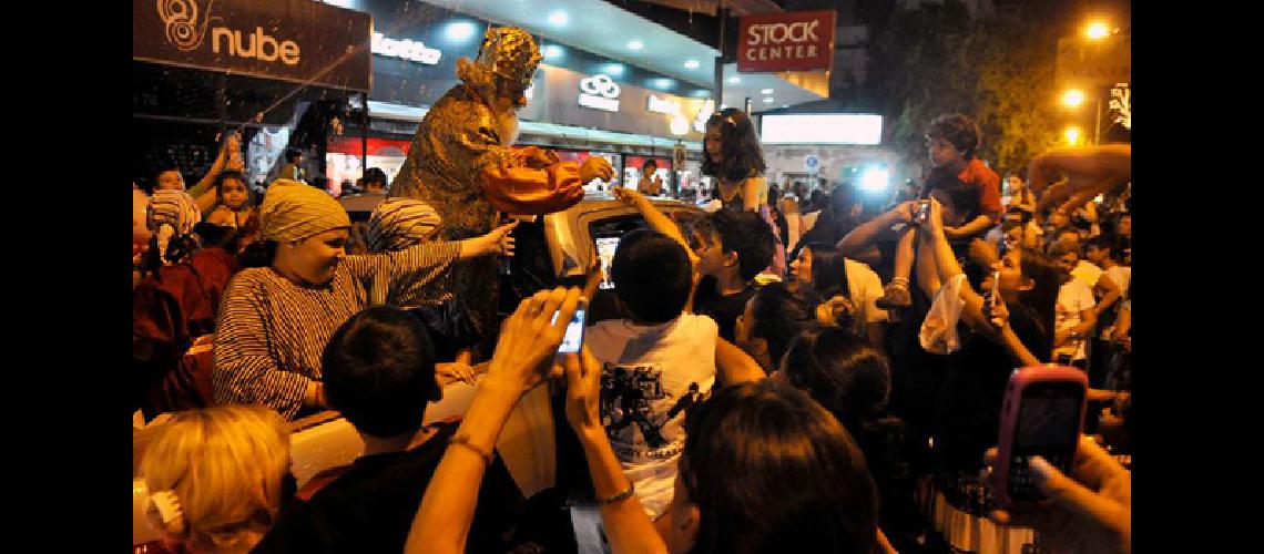Mantildeana llega a Lomas el desfile de los Reyes Magos