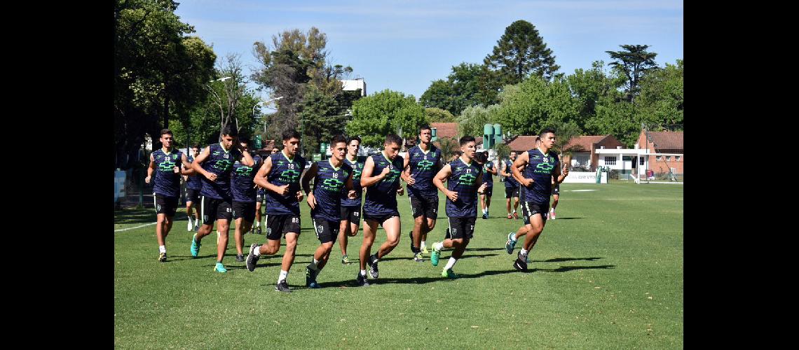 Banfield comenzoacute sin contrataciones y con dos ausentes